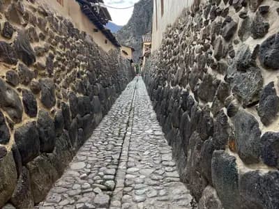 chinchero_weaver_women.webp