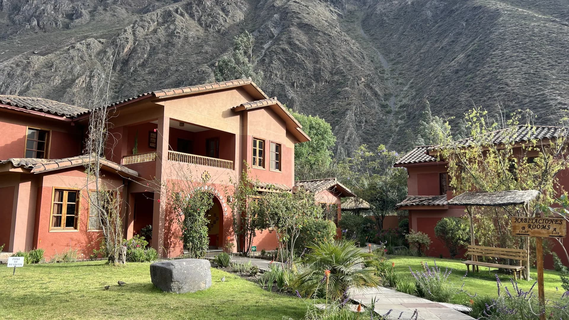 chinchero_weaver_women.webp