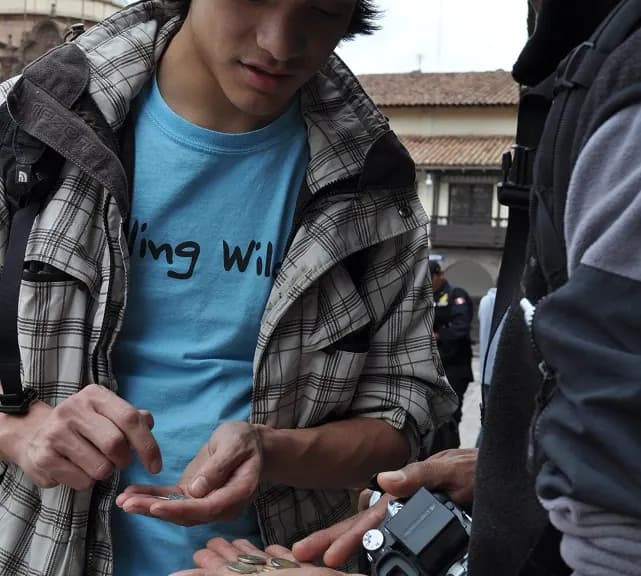 Changing 20money 20in 20cusco Ba4ba5dc636b