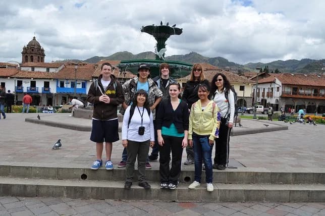 Friends 20students 20in 20cusco 20plaze 20de 20las 20armas Af631a6f5b2f