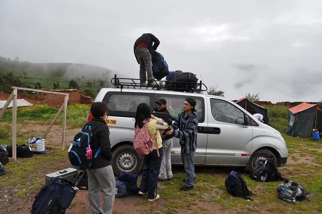 Friends 20students 20load 20vehicle 008647c3e680