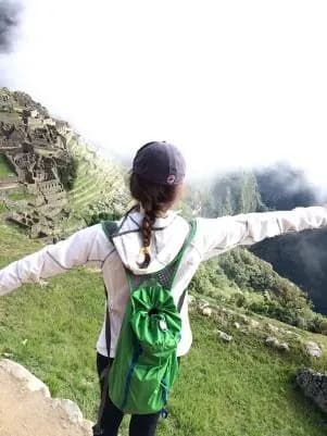 Girl 20hugging 20machu 20picchu Ea23c08d 7a848dffec59