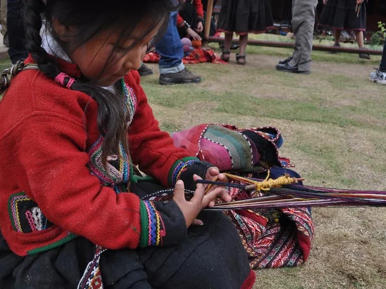 Machu Picchu Chinchero Girl Weaving E5f25b7c0c18