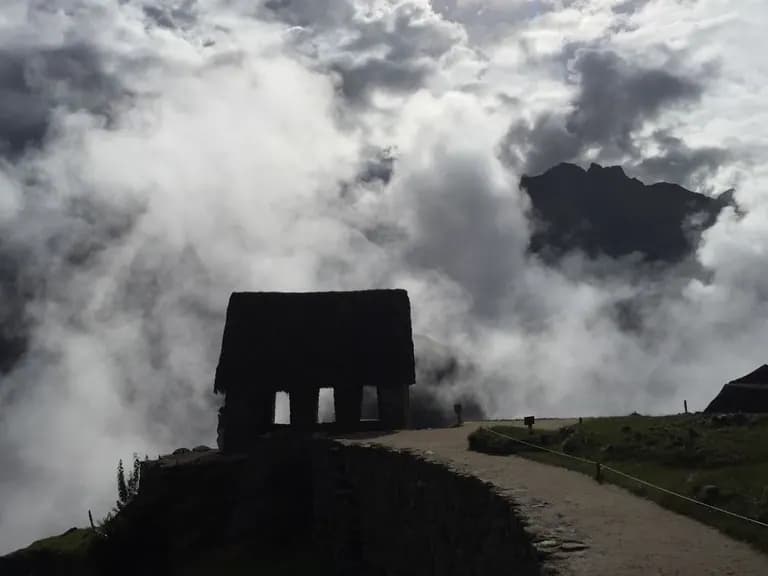 Machu Picchu Foggy Guardhouse 8b9455be1001