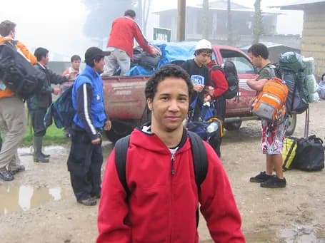 Peru 20volunteers 20packing 20truck Bf57d59f3193