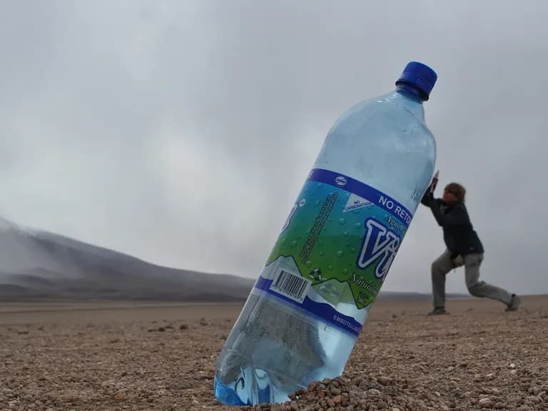 Pushing 20giant 20water 20bottle 676b1cd00d84