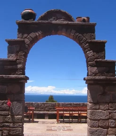 Takile 20is 20view 20thru 20arch 20to 20lake 20titicaca 20 2 076887d9355b