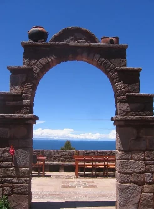 Takile 20is 20view 20thru 20arch 20to 20lake 20titicaca 20 2 076887d9355b