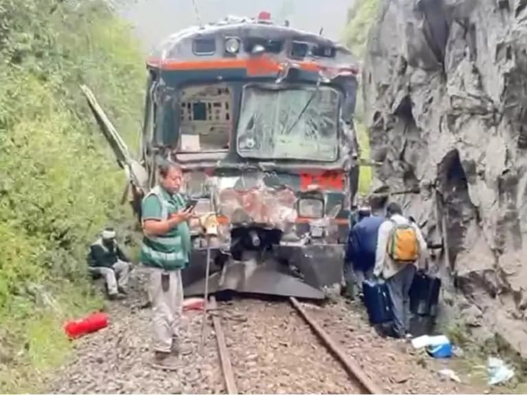 Train Crash4 8d63a5fcc9db