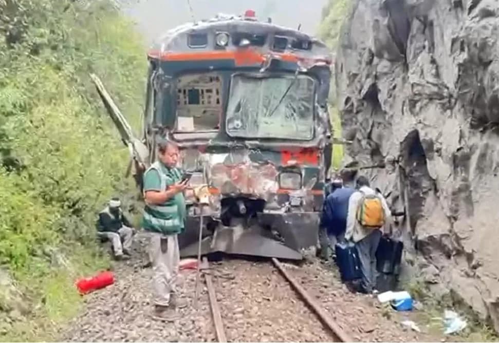 Train Crash4 8d63a5fcc9db